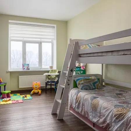 Lovely 2-bdrm Ideal For Couples And Family With Children, Free Parking On Premises Apartment
