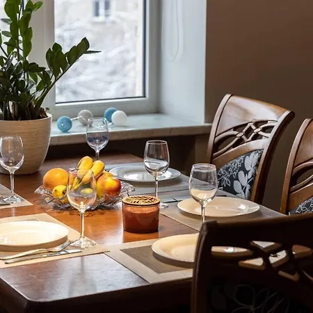 Apartment Lovely 2-bdrm Ideal For Couples And Family With Children, Free Parking On Premises