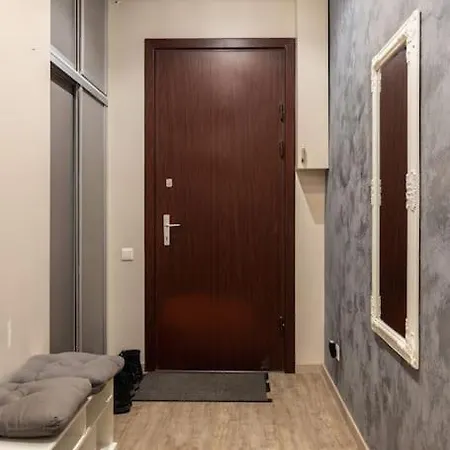 Dzīvoklis Lovely 2-bdrm Ideal For Couples And Family With Children, Free Parking On Premises Riga